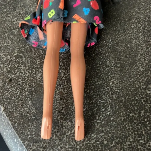 EUC Vintage 1995 teacher Barbie doll dark brown hair - Picture 5 of 6